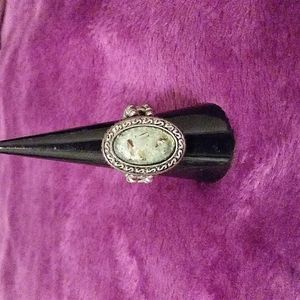 Green beaded stretch ring